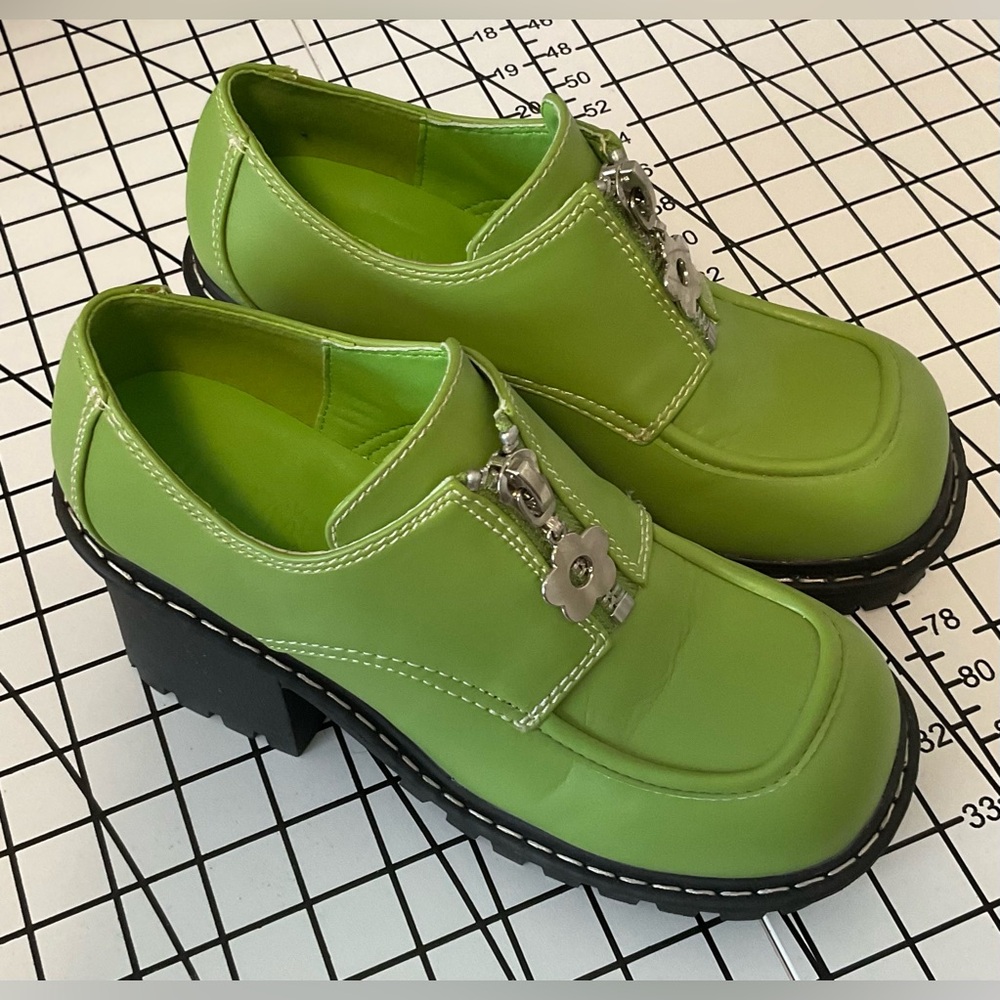 Delias green heeled shoes size us 7